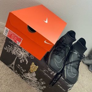 Nike soccer cleats size9.5 gently used , like new